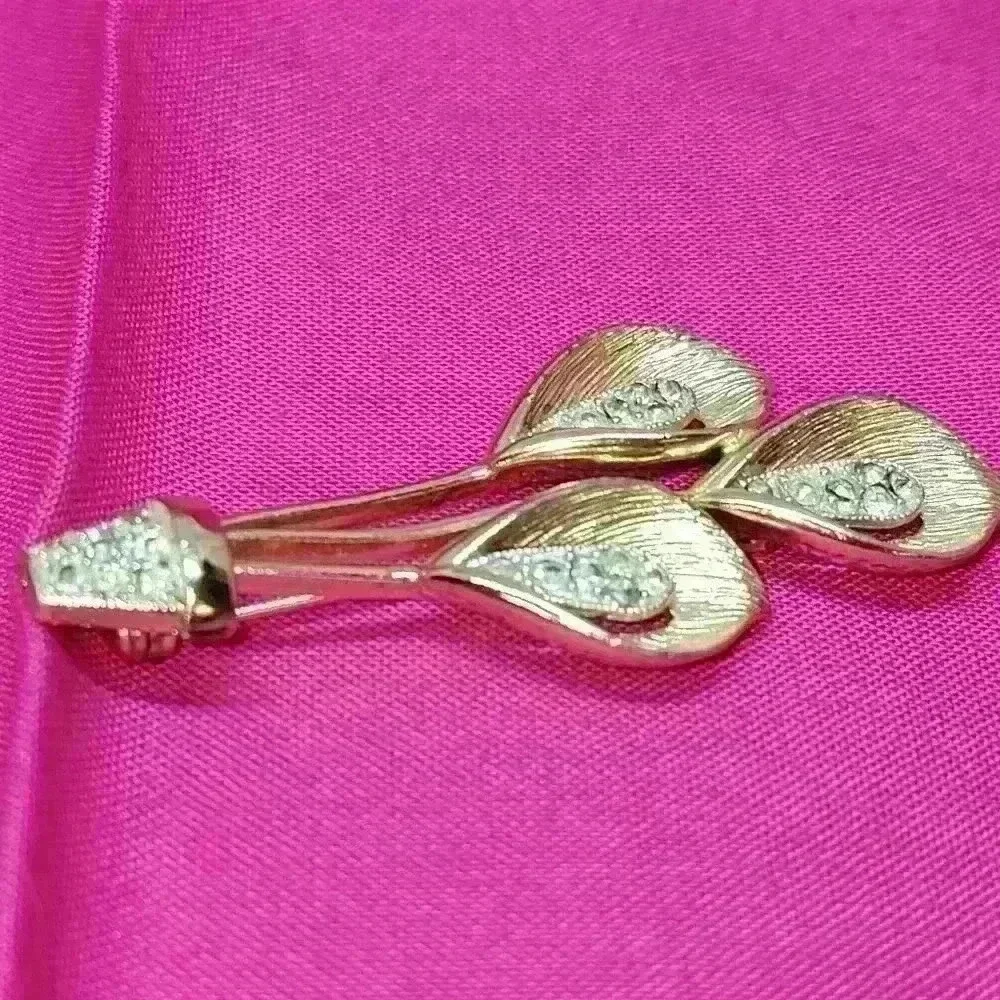 Beautiful Ladies Vintage Brooch